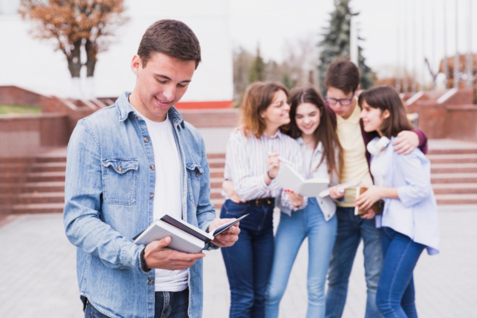 Planification d'objectifs financiers avec graphiques et tableaux